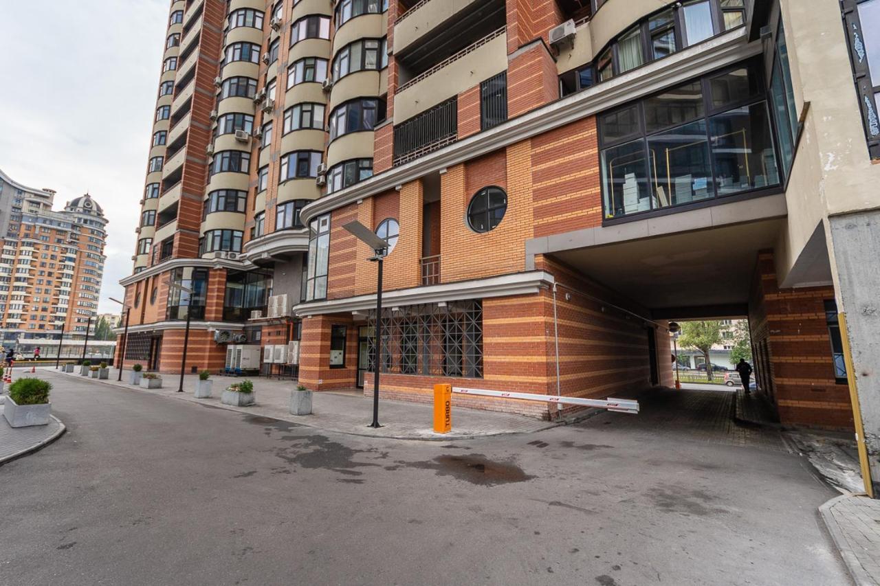 New Building Near Arena City Lesi Ukrainky 7A Kiew Exterior foto